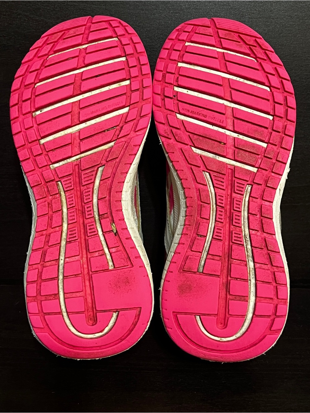 ✨2/$15✨ Reebok girl’s White and Hot Pink Athletic Sneakers - Picture 7 of 11